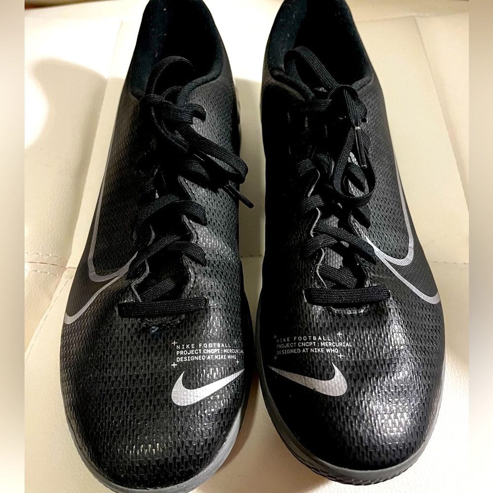 Nike Men Indoor Soccer cleats- 8.5